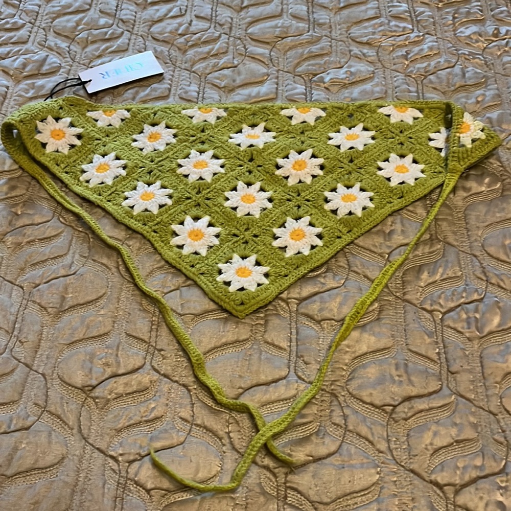 Hand crotcheted kerchief - Picture 4 of 4